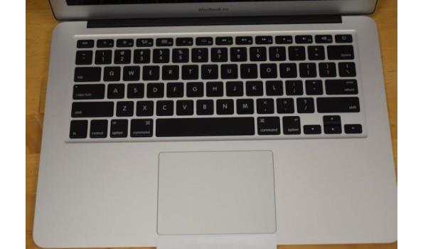 laptop APPLE, type MacBook Air A1466, werking niet gekend, mogelijks iCloud locked, zonder kabels